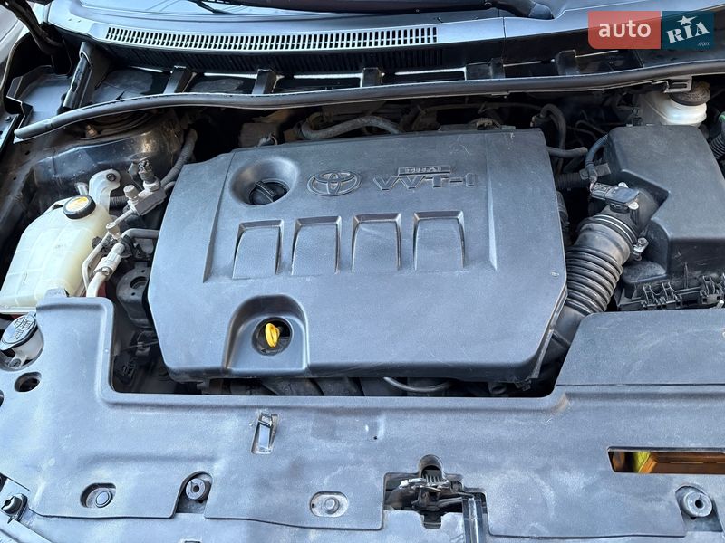 Седан Toyota Corolla 2013 в П'ятихатках