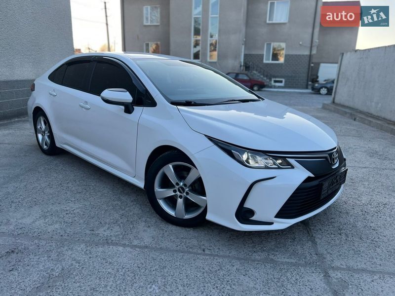 Седан Toyota Corolla 2019 в Дніпрі
