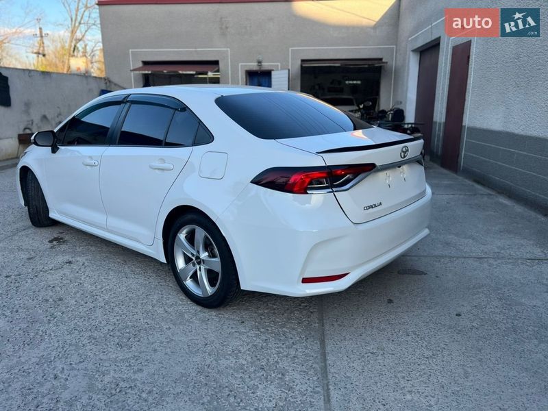 Седан Toyota Corolla 2019 в Дніпрі