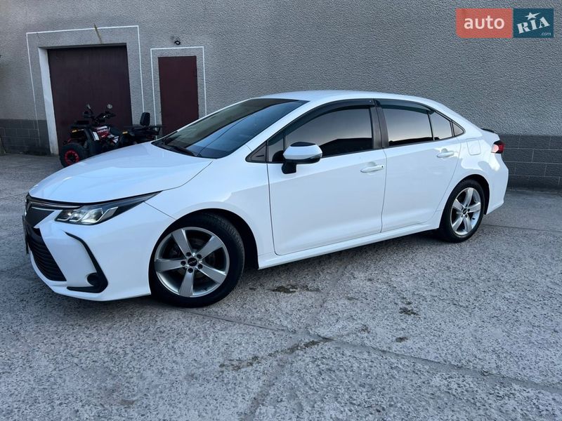 Седан Toyota Corolla 2019 в Дніпрі