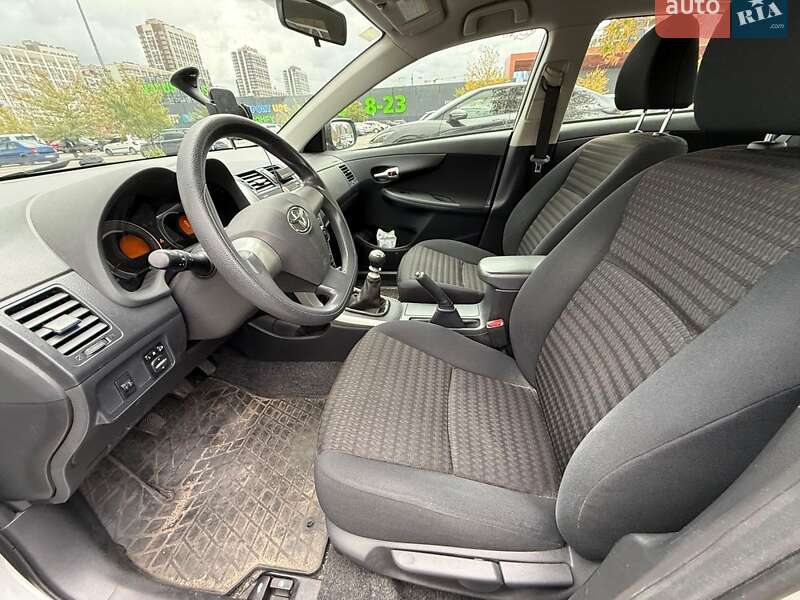 Седан Toyota Corolla 2011 в Киеве