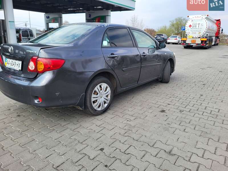 Седан Toyota Corolla 2008 в Киеве
