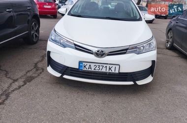 Седан Toyota Corolla 2017 в Киеве
