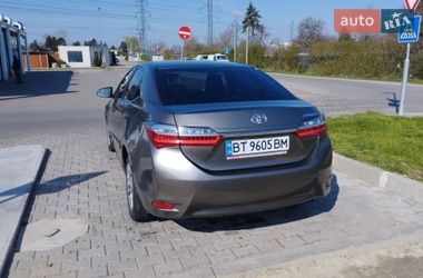 Седан Toyota Corolla 2018 в Ужгороді