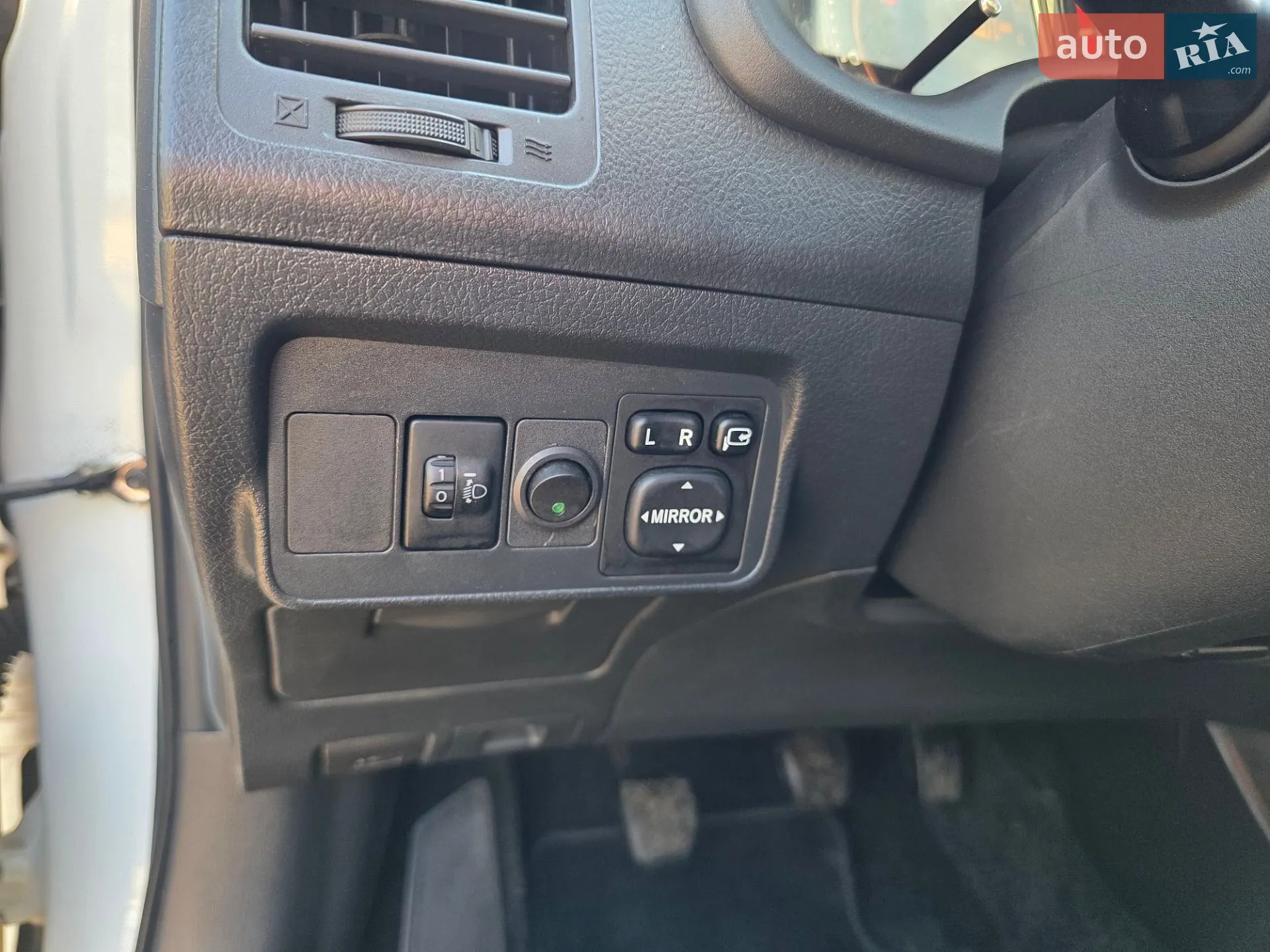 2010 Toyota Corolla - мініатюра 20