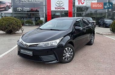 Седан Toyota Corolla 2017 в Хмельницком