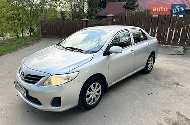 Седан Toyota Corolla 2011 в Ивано-Франковске