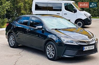 Седан Toyota Corolla 2017 в Києві
