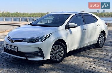 Седан Toyota Corolla 2017 в Києві