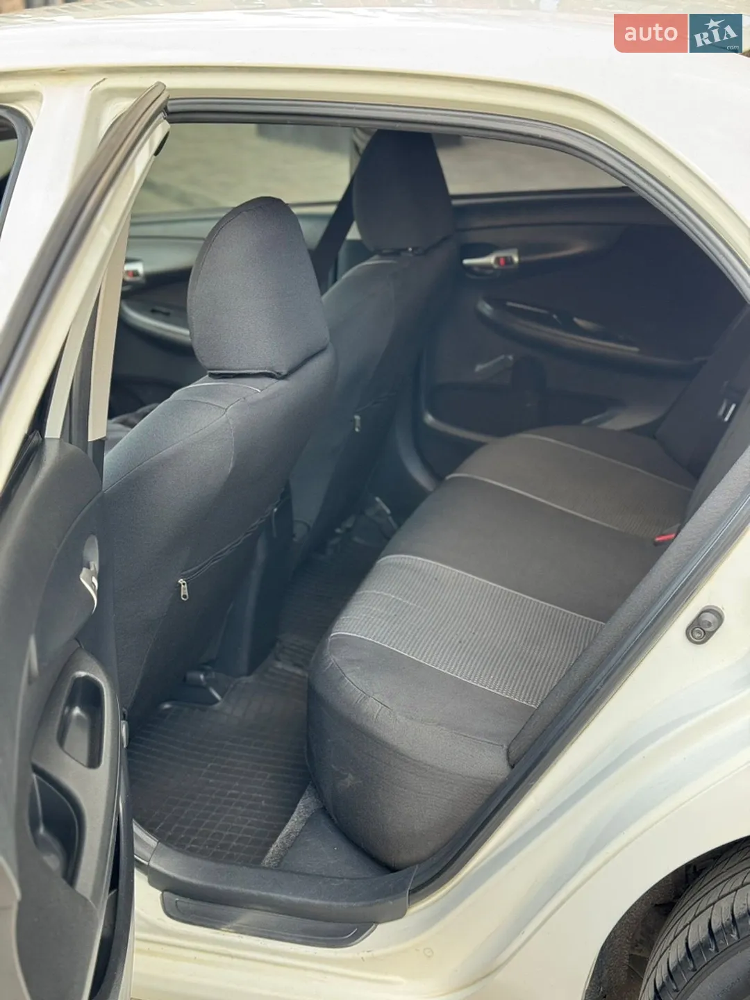2011 Toyota Corolla - мініатюра 12
