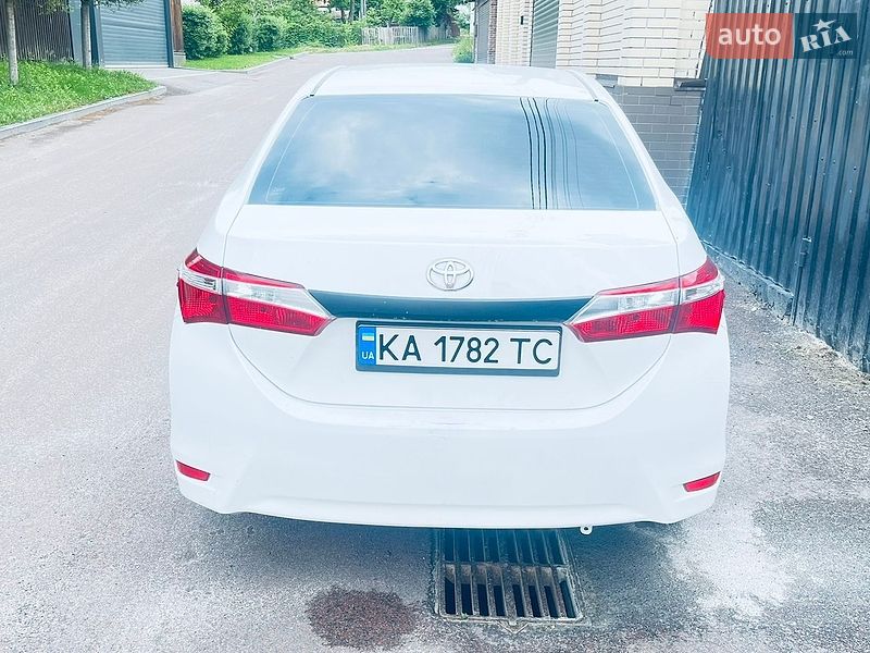 Седан Toyota Corolla 2014 в Киеве