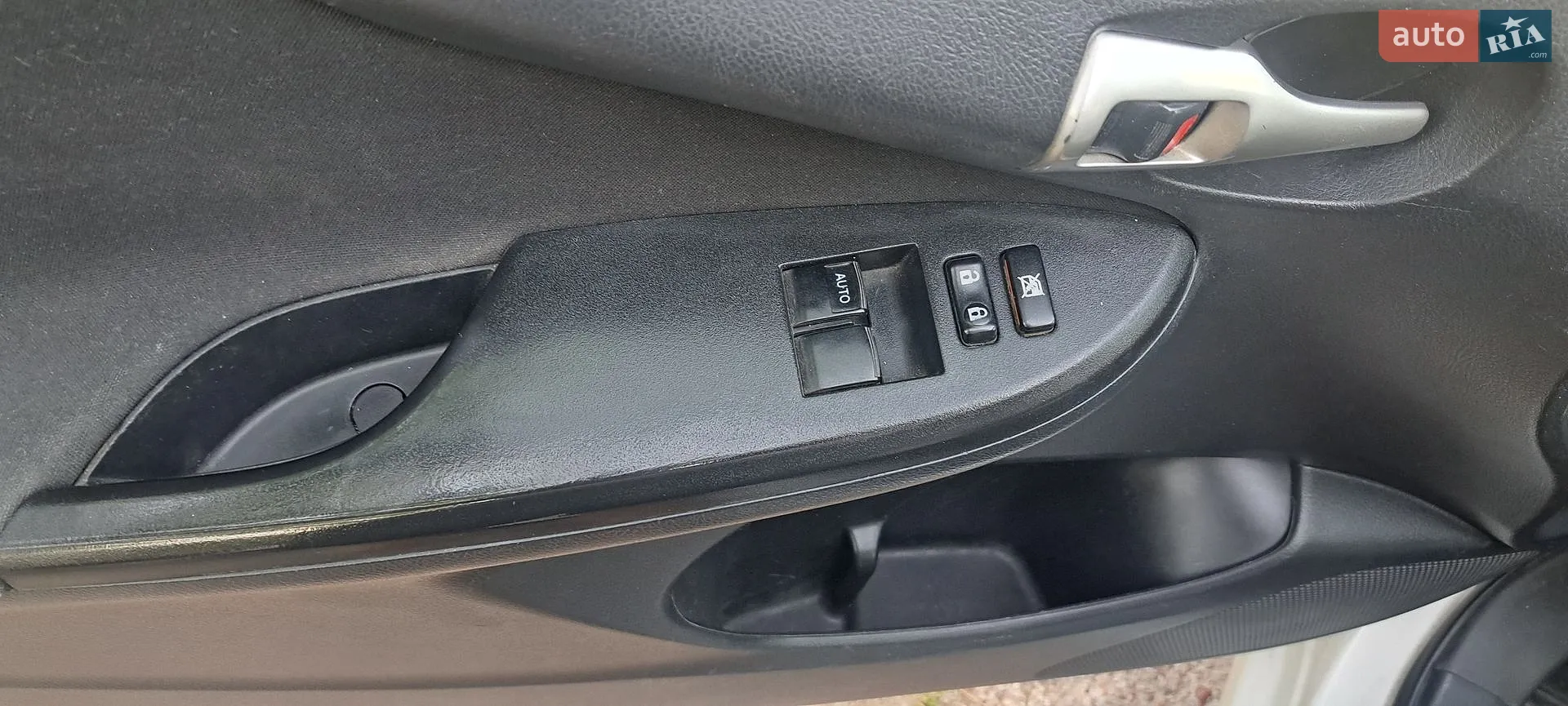 2010 Toyota Corolla - мініатюра 15