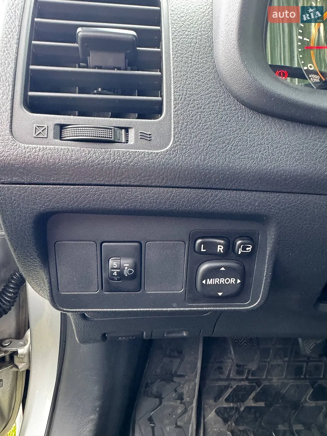 2010 Toyota Corolla - мініатюра 25