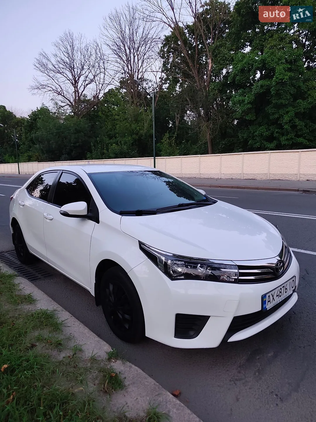 Toyota Corolla 2018 VIN 5YFBURHE1JP818300 фото оголошення 16 з 21