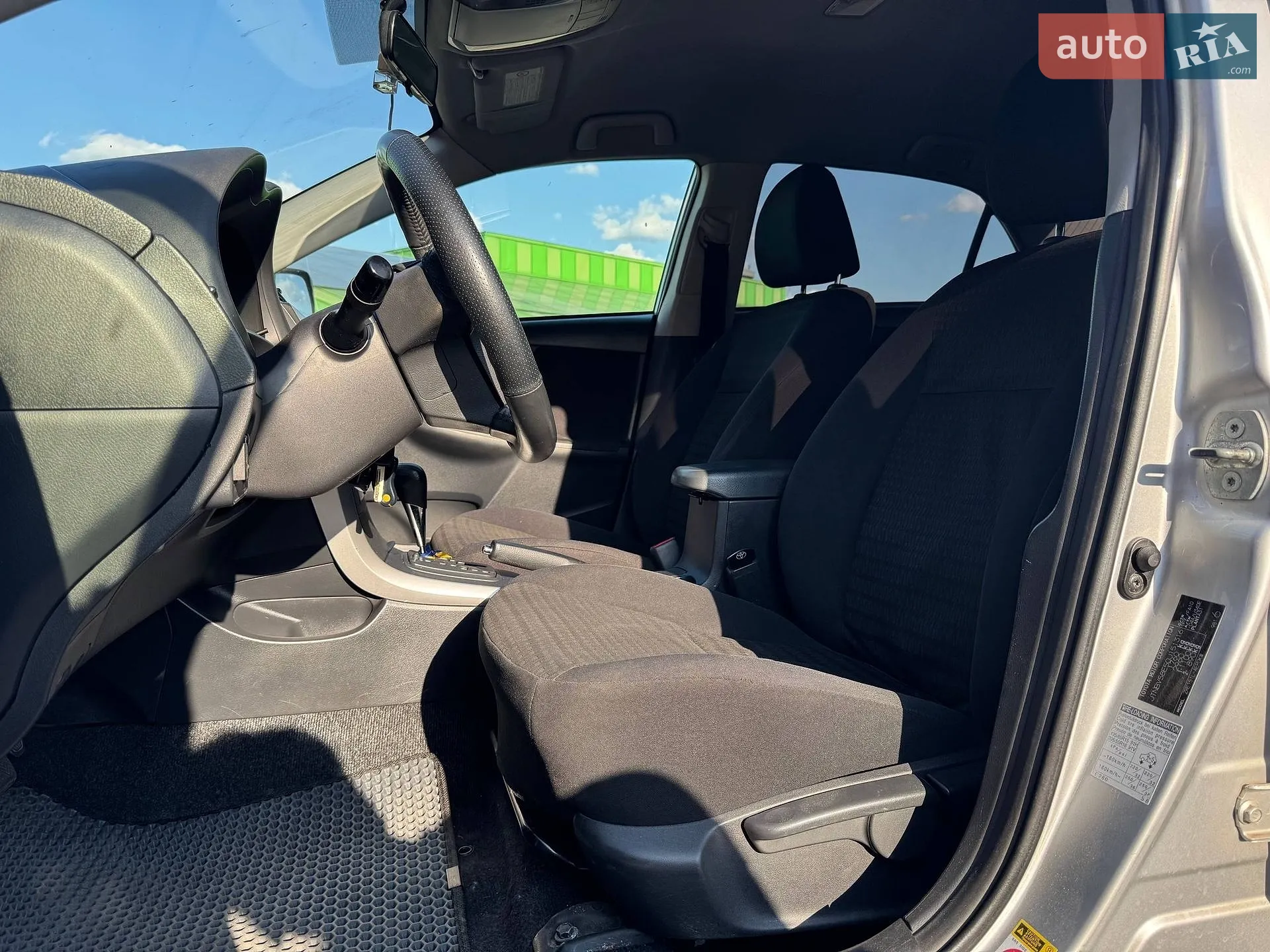2011 Toyota Corolla - мініатюра 9