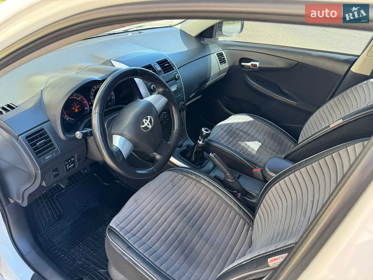 2010 Toyota Corolla - мініатюра 9
