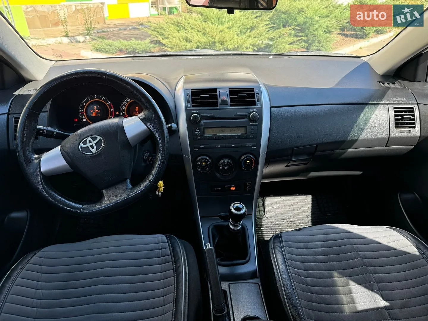 2010 Toyota Corolla - мініатюра 11