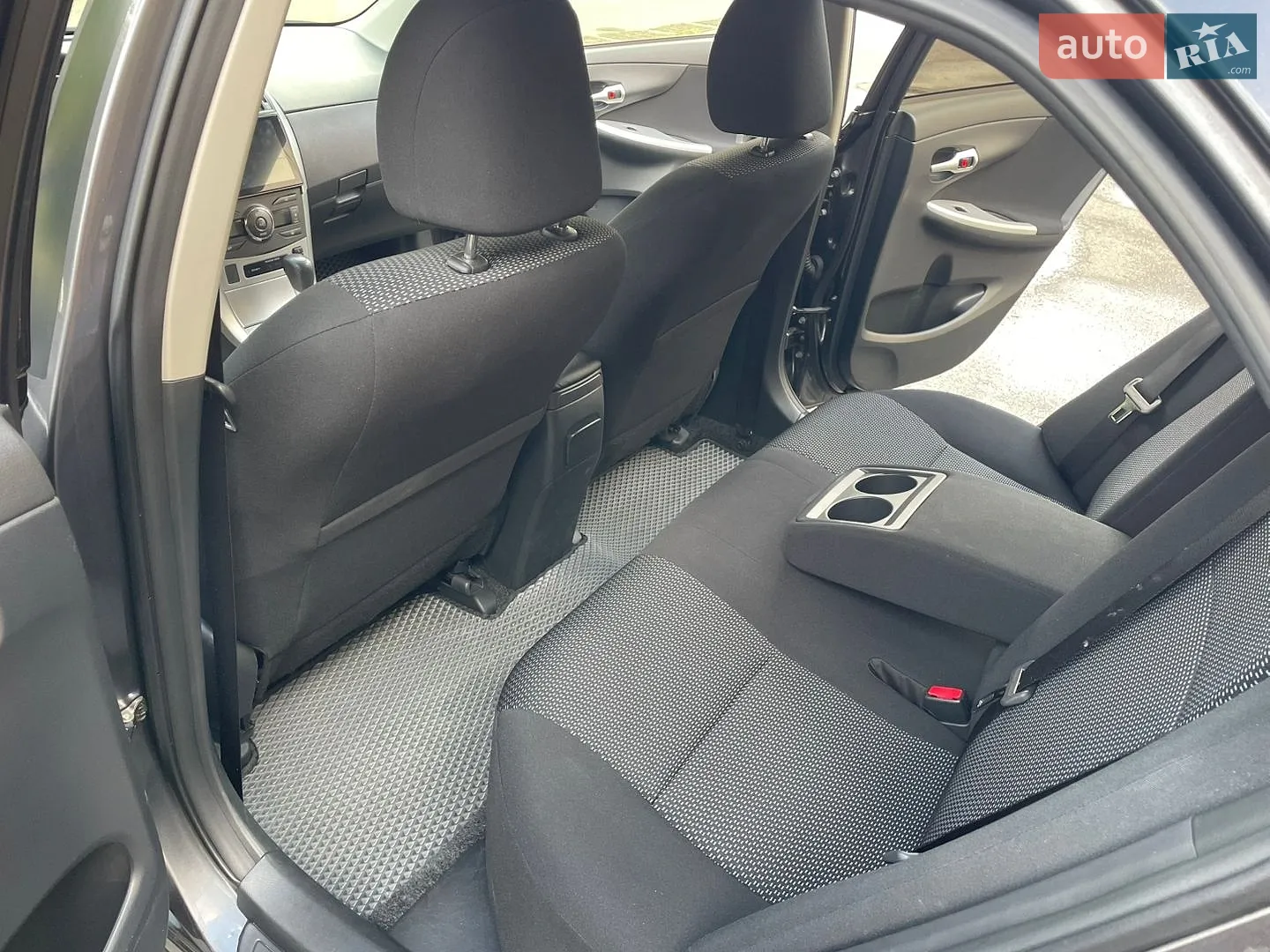 2010 Toyota Corolla - мініатюра 16
