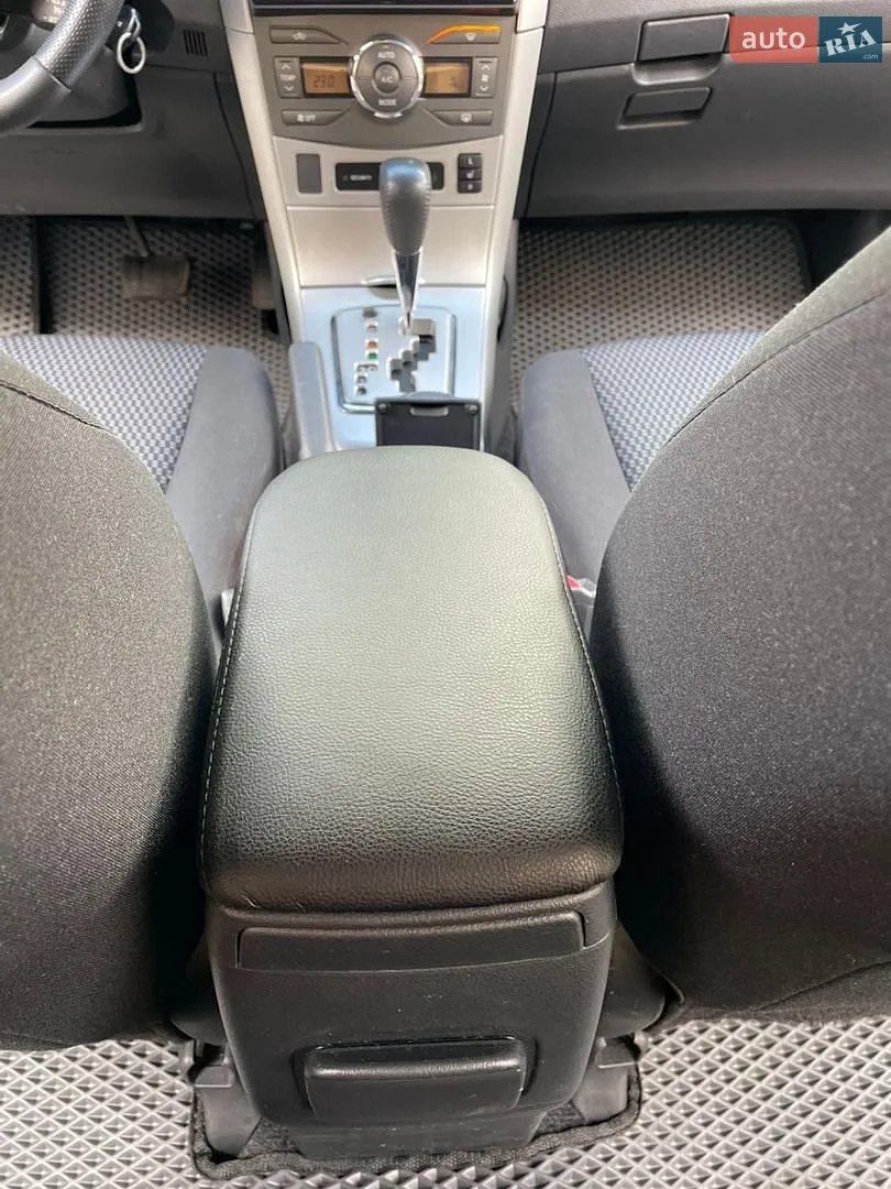 2010 Toyota Corolla - мініатюра 35