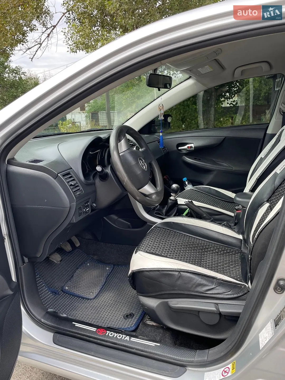 2010 Toyota Corolla - мініатюра 9