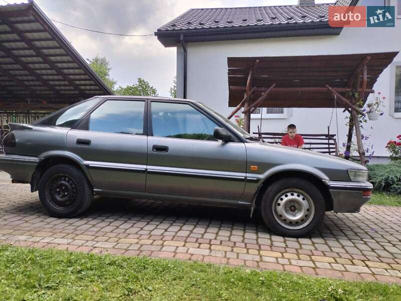 Лифтбек Toyota Corona 1989 в Бориславе