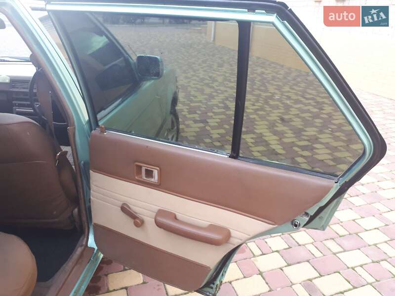 Седан Toyota Corona 1983 в Черноморске