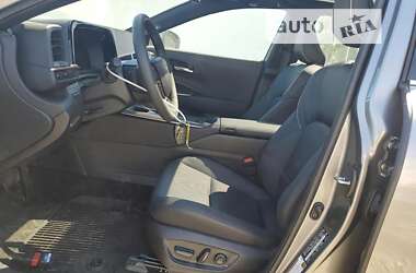 Седан Toyota Crown 2022 в 