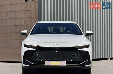 Внедорожник / Кроссовер Toyota Crown 2024 в 