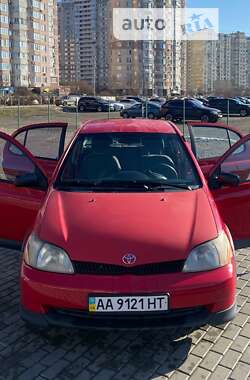 Седан Toyota Echo 2001 в Києві