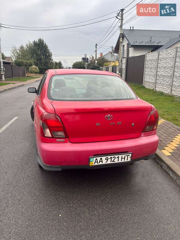 Седан Toyota Echo 2001 в Киеве