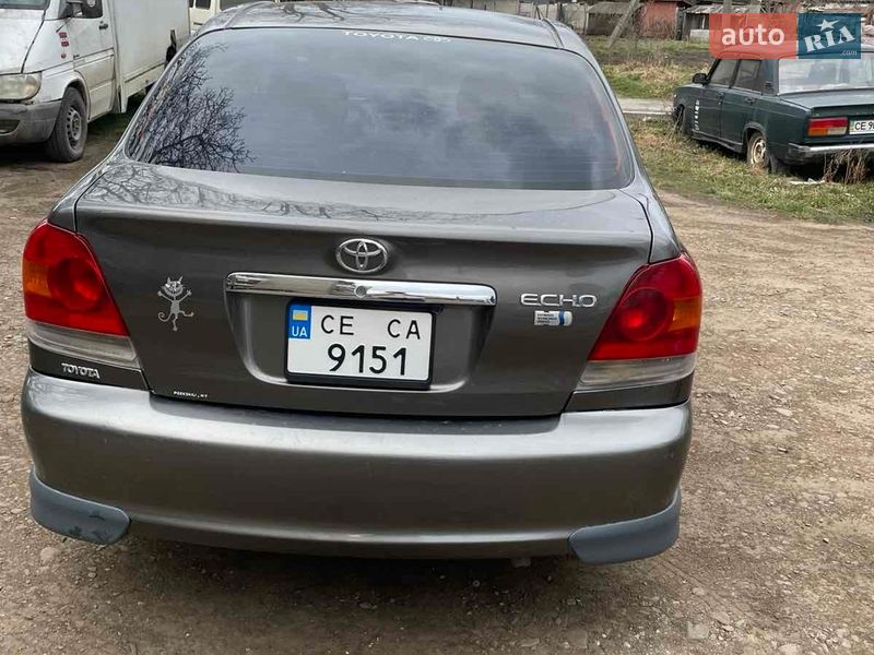 Хэтчбек Toyota Echo 2003 в Сторожинце