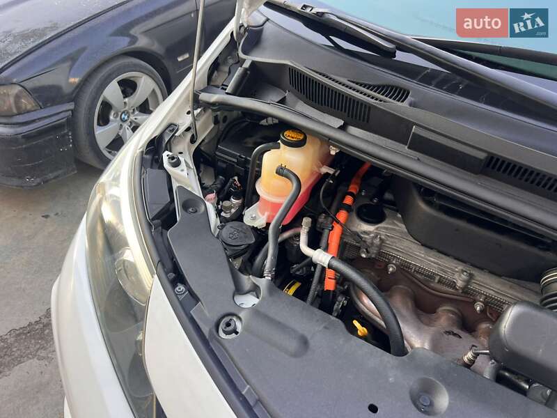 Минивэн Toyota Estima 2014 в Киеве фото 50 Минивэн Toyota Estima 2014 в Киеве