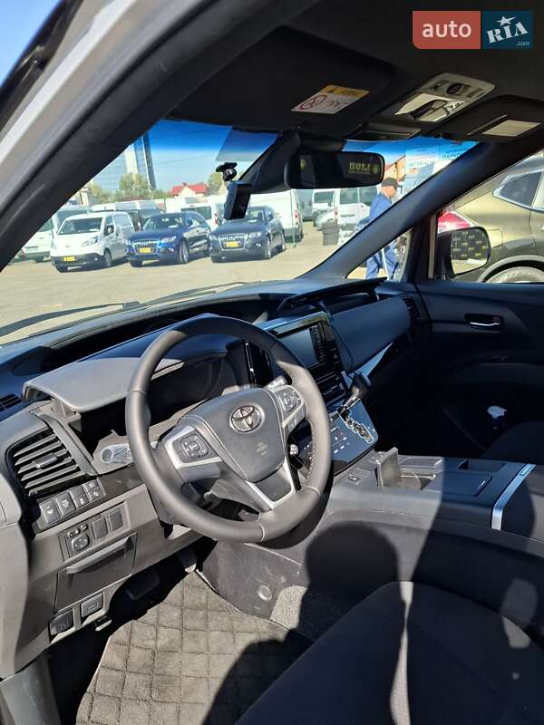 Минивэн Toyota Estima 2017 в Киеве фото 7 Минивэн Toyota Estima 2017 в Киеве