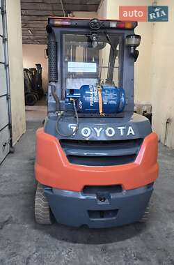 Вилочний навантажувач Toyota FG 2015 в 