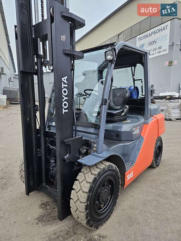 Вилочный погрузчик Toyota FG 2019 в Киеве фото 23 Вилочный погрузчик Toyota FG 2019 в Киеве
