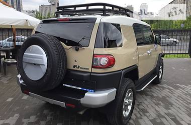 Внедорожник / Кроссовер Toyota FJ Cruiser 2013 в Киеве