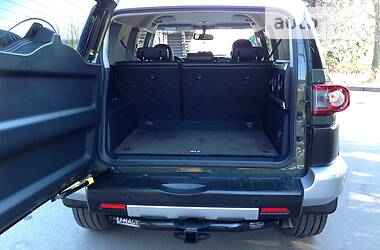 Позашляховик / Кросовер Toyota FJ Cruiser 2014 в 