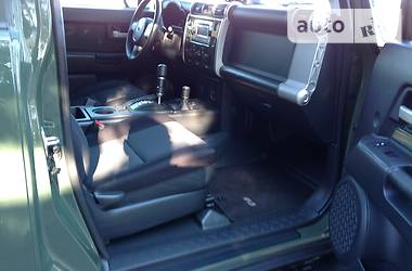 Позашляховик / Кросовер Toyota FJ Cruiser 2014 в 