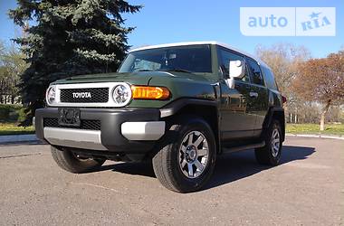 Позашляховик / Кросовер Toyota FJ Cruiser 2014 в 