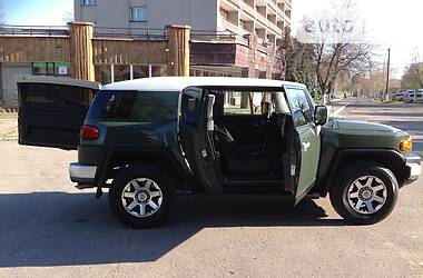 Позашляховик / Кросовер Toyota FJ Cruiser 2014 в 