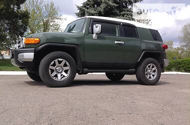 Позашляховик / Кросовер Toyota FJ Cruiser 2014 в 