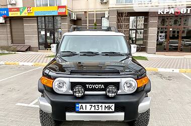 Внедорожник / Кроссовер Toyota FJ Cruiser 2013 в Киеве