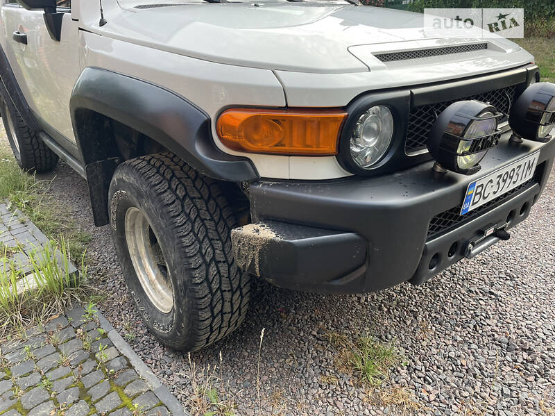 Внедорожник / Кроссовер Toyota FJ Cruiser 2014 в Львове