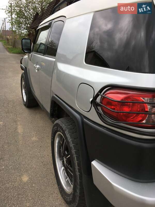 Внедорожник / Кроссовер Toyota FJ Cruiser 2008 в Киеве