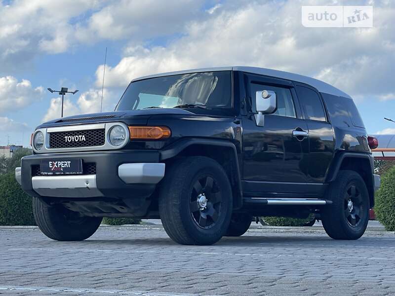 Позашляховик / Кросовер Toyota FJ Cruiser 2006 в 