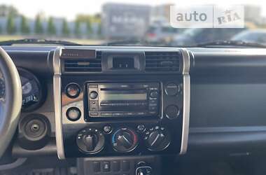 Позашляховик / Кросовер Toyota FJ Cruiser 2006 в 