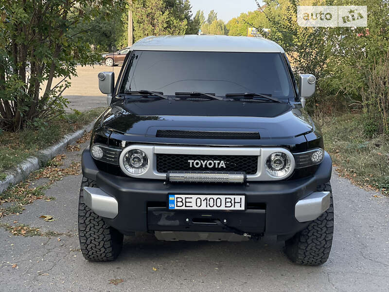 Внедорожник / Кроссовер Toyota FJ Cruiser 2013 в Киеве