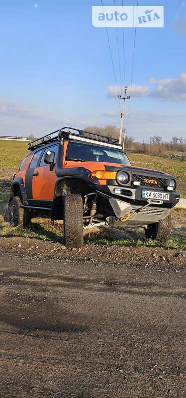 Внедорожник / Кроссовер Toyota FJ Cruiser 2008 в Березане