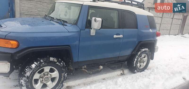 Позашляховик / Кросовер Toyota FJ Cruiser 2011 в Кременчуці