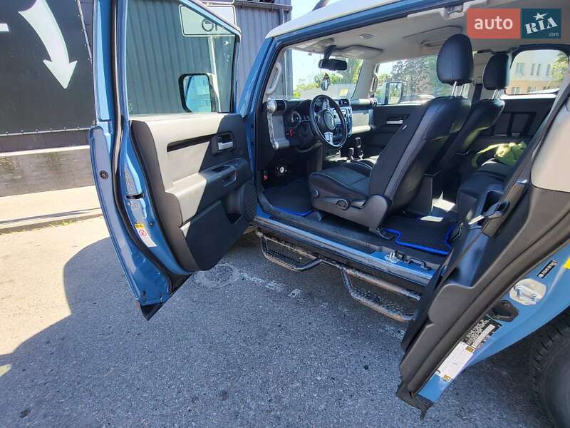 Позашляховик / Кросовер Toyota FJ Cruiser 2011 в Кременчуці